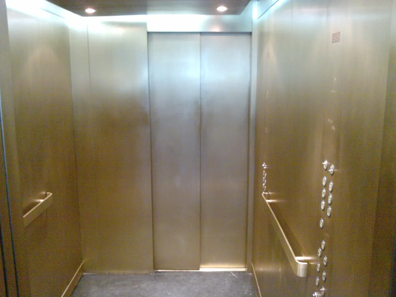 Revestimiento interior en acero inoxidable para ascensor
